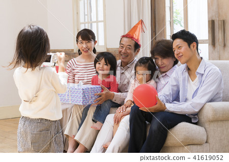 Present image 41619052