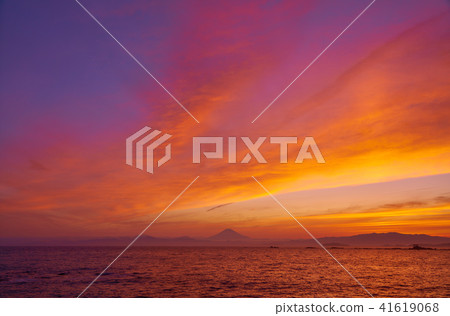 Sunset over Enoshima 41619068