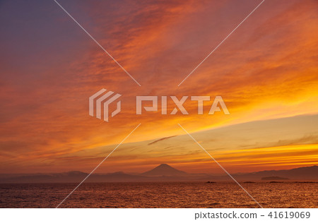 Sunset over Enoshima 41619069