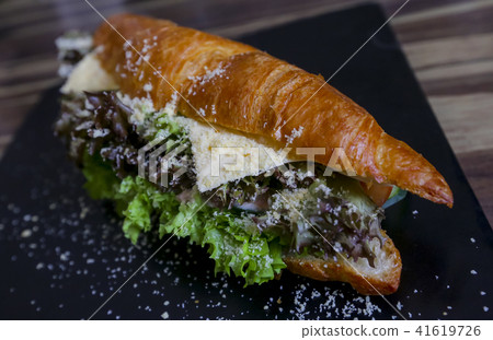 Croissant 41619726