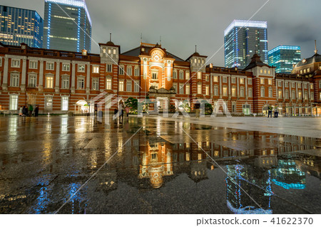 [Tokyo] In front of the station after the rain 41622370