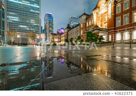 [Tokyo] In front of the station after the rain 41622371