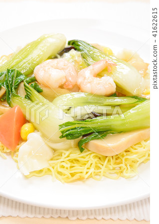 Delicious salt fried noodles 41622615