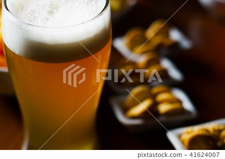 pint of lager beer in a glass 41624007