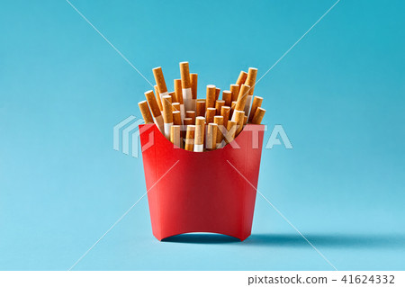 Many cigarettes in red carton 41624332