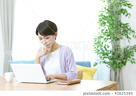Using a computer woman female portrait smile white house fashionable house with white background and female tag 41625393