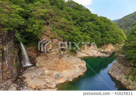 日光市栃木縣龍宮峽彩虹瀑布(5月) 日光市栃木縣龍宮峽彩虹瀑布(5月) 41625611
