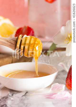 Honey dipper, strawberry and cold delicious drink Honey dipper, strawberry and cold delicious drink 41626823