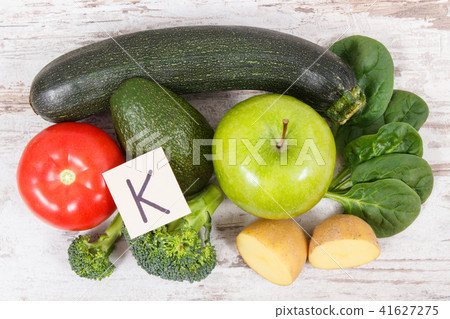 Fruits and vegetables containing vitamin K Fruits and vegetables containing vitamin K 41627275