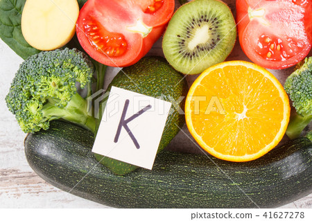 Fruits and vegetables containing vitamin K Fruits and vegetables containing vitamin K 41627278