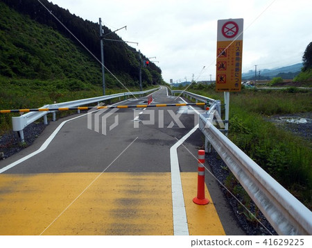 The railroad line of Kesennuma and Ofunato was restored by BRT 41629225