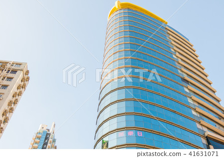 Hong Kong's backstreets and skyscrapers 41631071