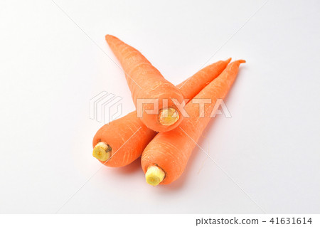 Three carrots 41631614