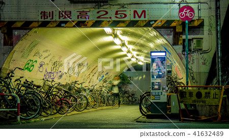 shibuya, tunnel, bicycle 41632489