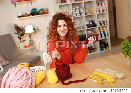 Beginning needlewoman coming to art shop Beginning needlewoman coming to art shop 41633261