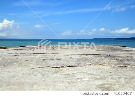 沖繩宇流麻海灘的一個小碼頭 沖繩宇流麻海灘的一個小碼頭 41633407