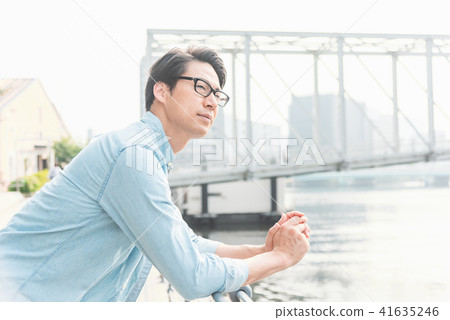 Young man portrait city Young man portrait city 41635246