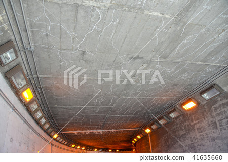 A tunnel 41635660