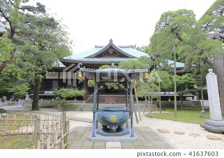 東禪寺本殿和香爐(千葉縣松戶市東禪寺) 東禪寺本殿和香爐(千葉縣松戶市東禪寺) 41637603