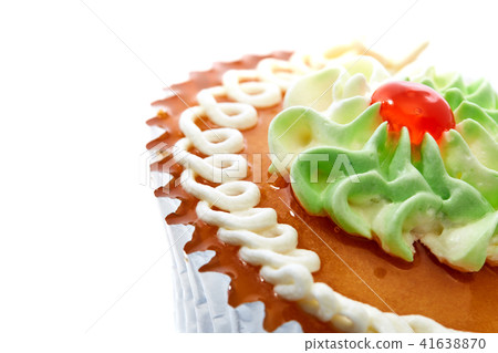 cup cake isolated on white cup cake isolated on white 41638870