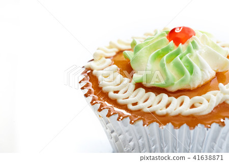 cup cake isolated on white cup cake isolated on white 41638871