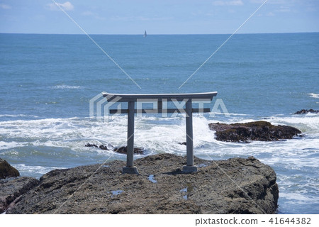The coast of Oarai in Ibaraki prefecture and the torii of Kamiso 41644382
