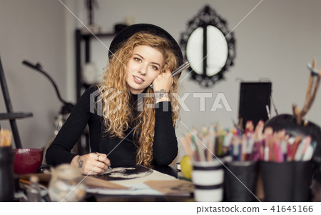 The Yong Artist Girl The Yong Artist Girl 41645166