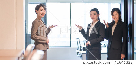 Receptionist 41645322