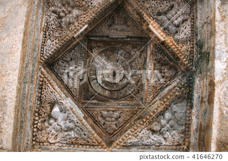 Decorative ceiling, mukha mandapa, Adinatha Bsadi Decorative ceiling, mukha mandapa, Adinatha Bsadi 41646270