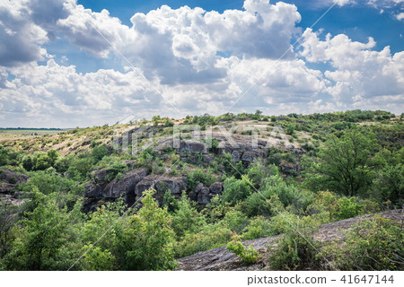 Arbuzinka Rocks in the Actovo canyon, Ukraine Arbuzinka Rocks in the Actovo canyon, Ukraine 41647144