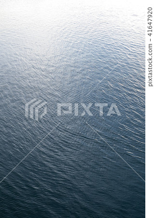 Water crest 41647920