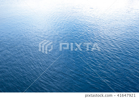 Water crest 41647921