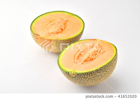 Melon cut in half Melon cut in half 41652020