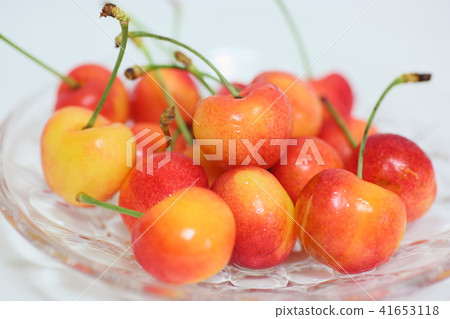 Rainier cherry fruit Rainier cherry fruit 41653118