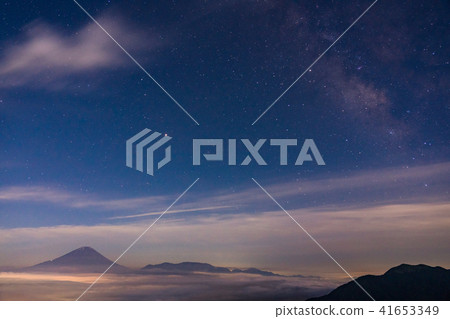 (Yamanashi Prefecture) Hoshizora · Milky Way and Mt. Fuji 41653349