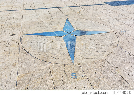 Symbolic compass on the ground Symbolic compass on the ground 41654098
