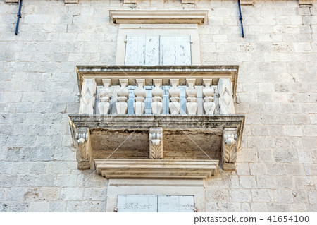 Balcony on the old house, Trogir, Croatia Balcony on the old house, Trogir, Croatia 41654100