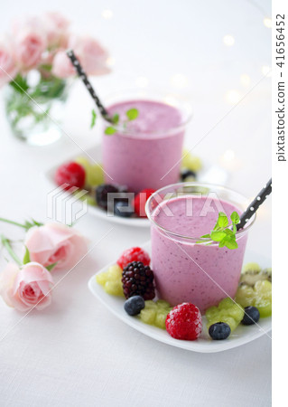 Mixed berry smoothie 41656452
