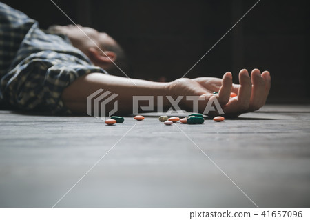 The man committing suicide by overdosing 41657096