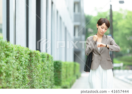 Suit female office lady fresh green OL business suits portrait recruit Suit female office lady fresh green OL business suits portrait recruit 41657444