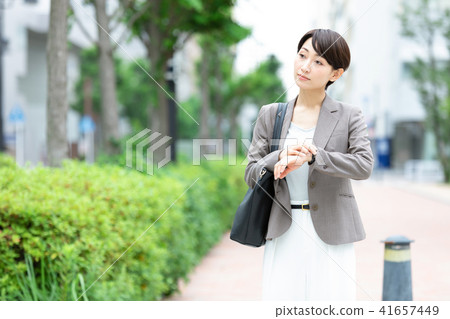 Suit female office lady fresh green OL business suits portrait recruit Suit female office lady fresh green OL business suits portrait recruit 41657449