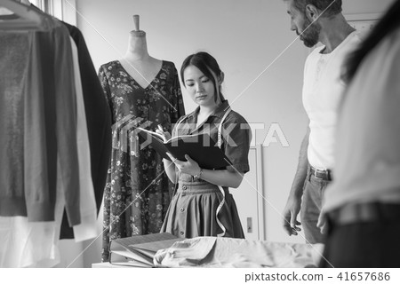 女設計師Pataner服裝時裝設計師定制微笑設計 41657686