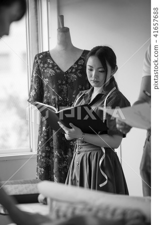 女設計師Pataner服裝時裝設計師定制微笑設計 41657688
