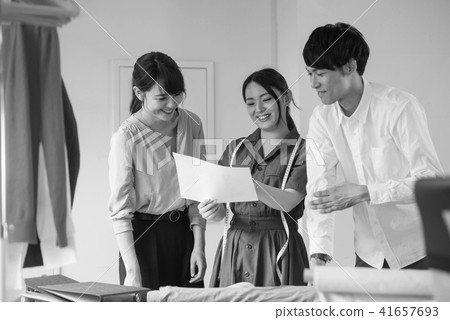 男性女設計師Pataner服裝時裝設計師微笑設計定制 41657693