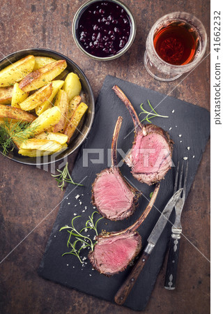 Barbecue Rack of Venison with Roast Potatoes 41662232