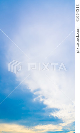 初夏的天空和雲彩(垂直) 初夏的天空和雲彩(垂直) 41664518