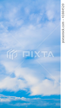初夏的天空和雲彩(垂直) 初夏的天空和雲彩(垂直) 41664520