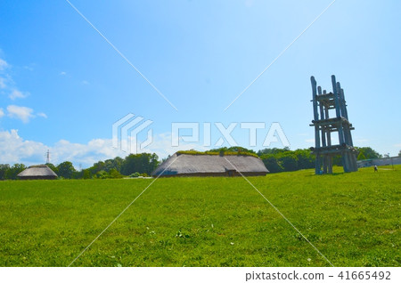 六柱建築物(右)·大坑式住宅(中心)(三內丸山遺址/青森縣青森市首都信丸丸山三郎) 六柱建築物(右)·大坑式住宅(中心)(三內丸山遺址/青森縣青森市首都信丸丸山三郎) 41665492