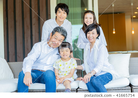 三代家庭，露台，房子 41665754