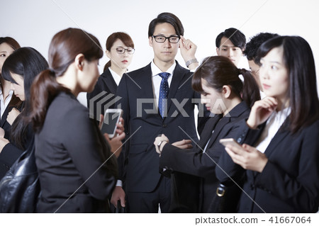 很多商務人士 41667064